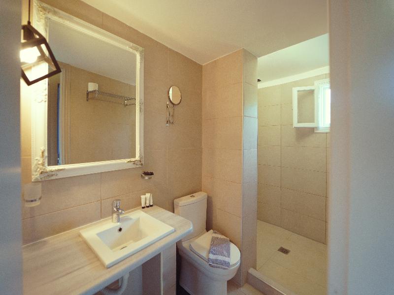 Rouda Bay Beach Hotel - Oda