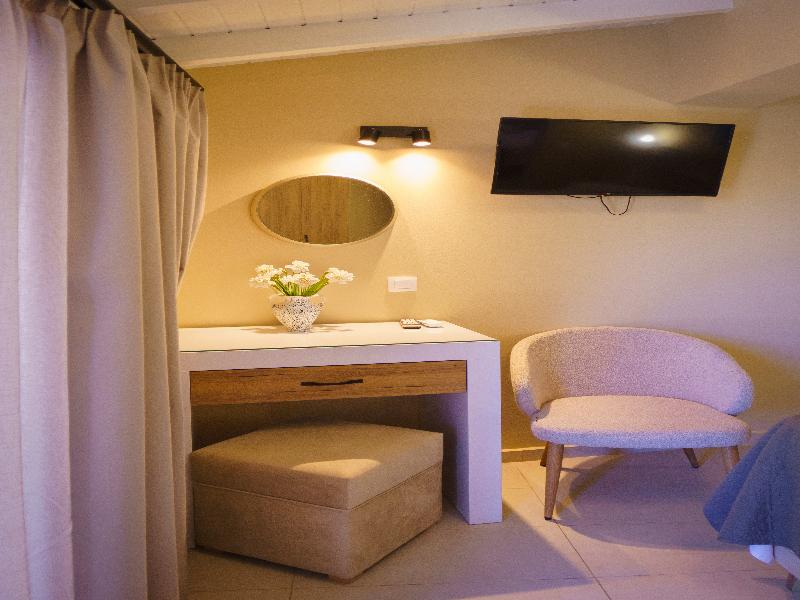 Rouda Bay Beach Hotel - Oda