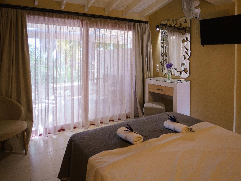 Rouda Bay Beach Hotel - Oda