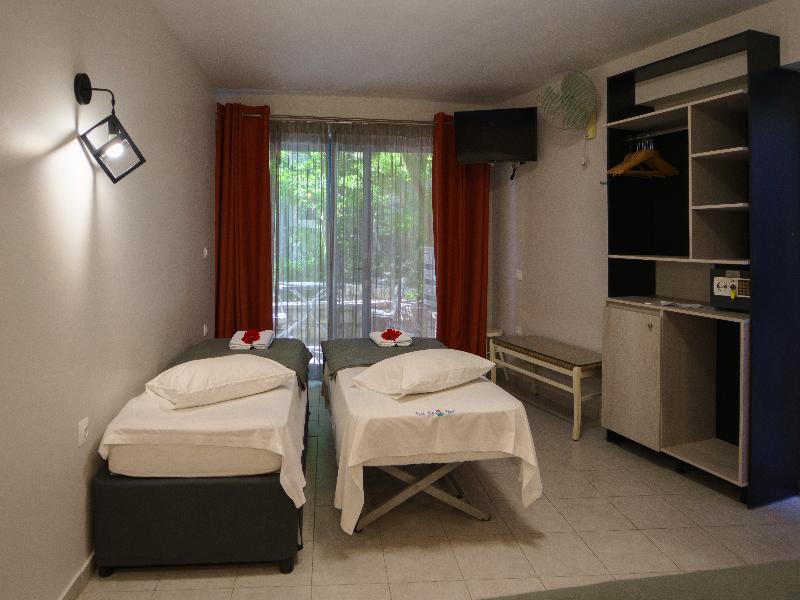 Rouda Bay Beach Hotel - Oda