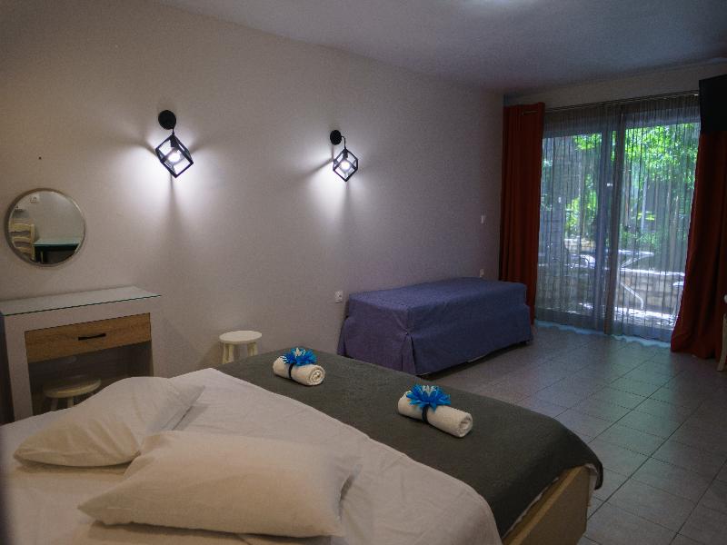 Rouda Bay Beach Hotel - Oda