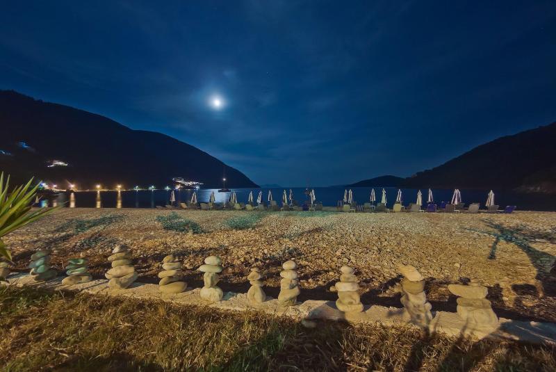 Rouda Bay Beach Hotel - Plaj