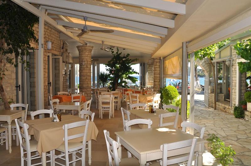 Rouda Bay Beach Hotel - Restoran