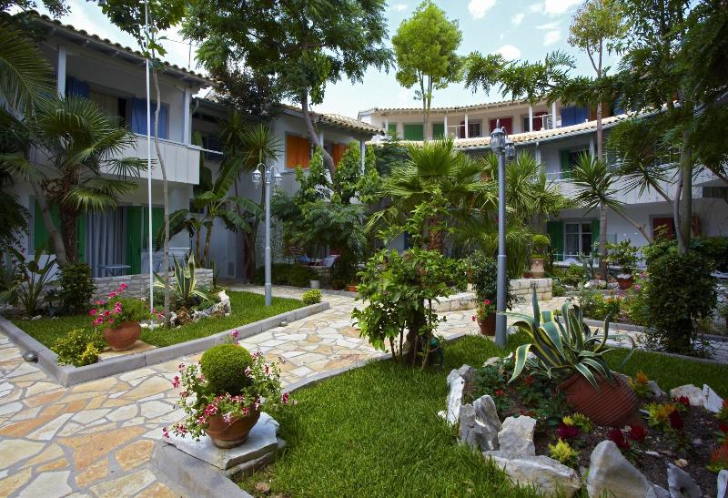 Rouda Bay Beach Hotel - Teras
