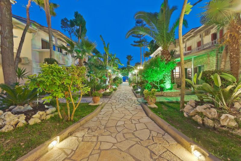 Rouda Bay Beach Hotel - Teras