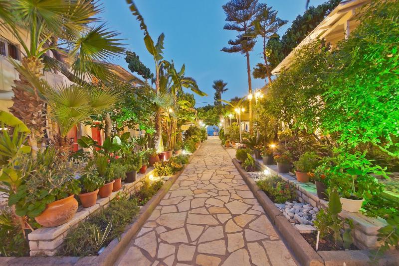 Rouda Bay Beach Hotel - Teras