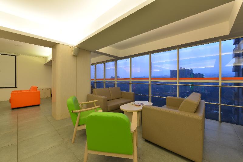 HARRIS Hotel And Convention Ciumbuleuit Bandung - Bar