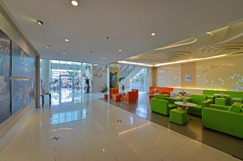 HARRIS Hotel And Convention Ciumbuleuit Bandung - Bar