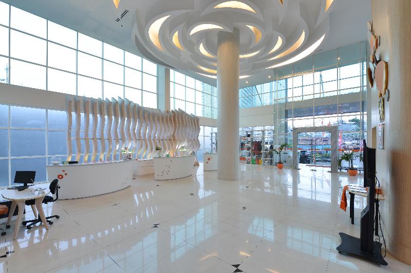 HARRIS Hotel And Convention Ciumbuleuit Bandung - Lobi