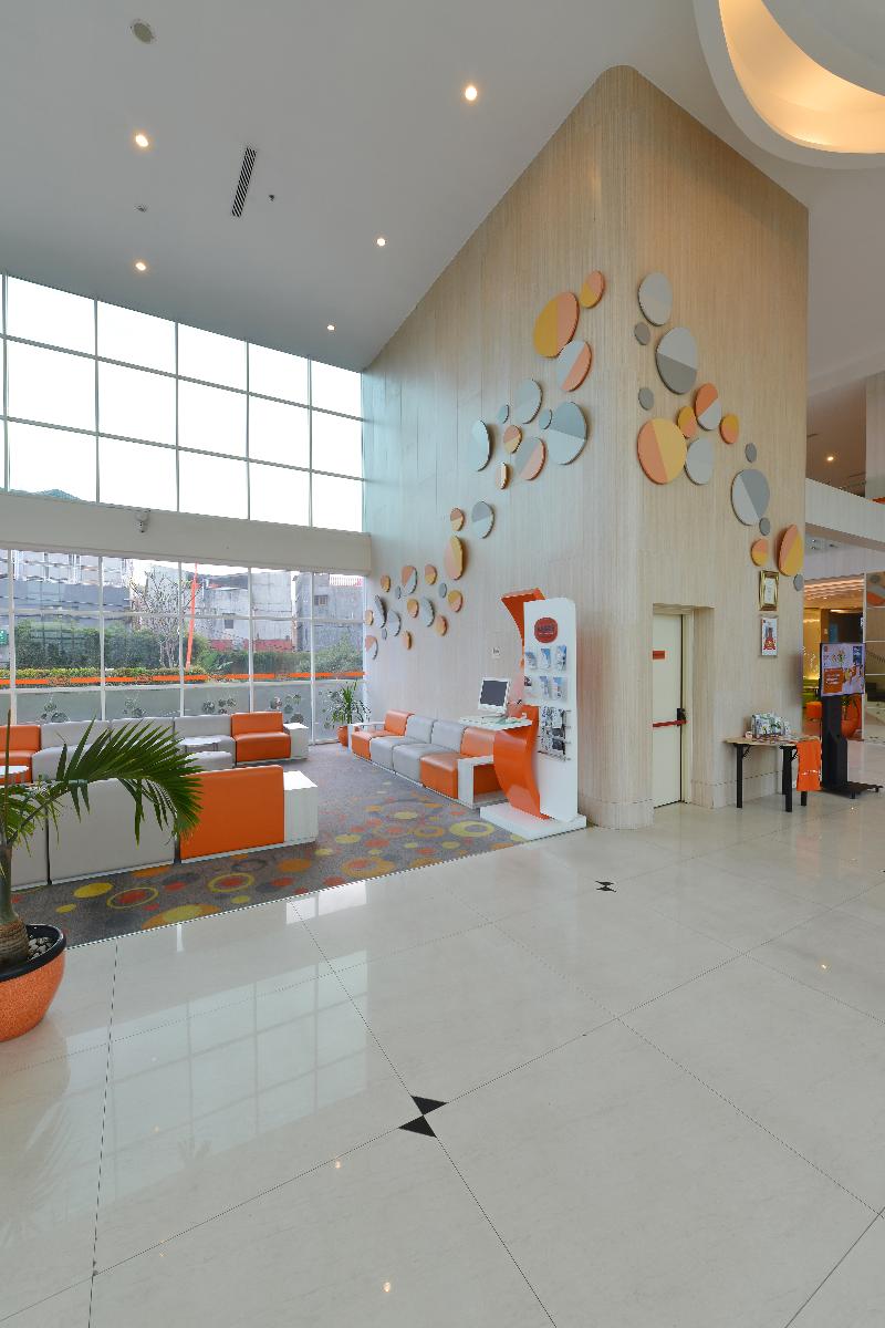 HARRIS Hotel And Convention Ciumbuleuit Bandung - Lobi