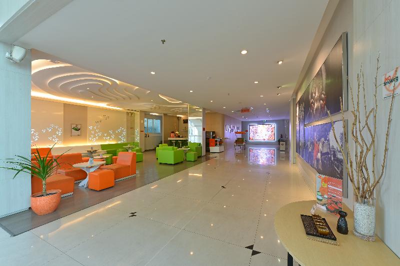 HARRIS Hotel And Convention Ciumbuleuit Bandung - Lobi
