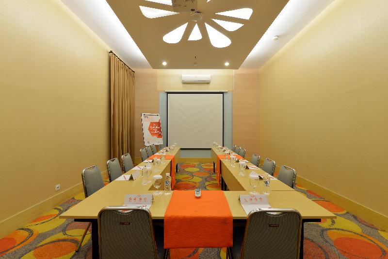 HARRIS Hotel And Convention Ciumbuleuit Bandung - Toplantı