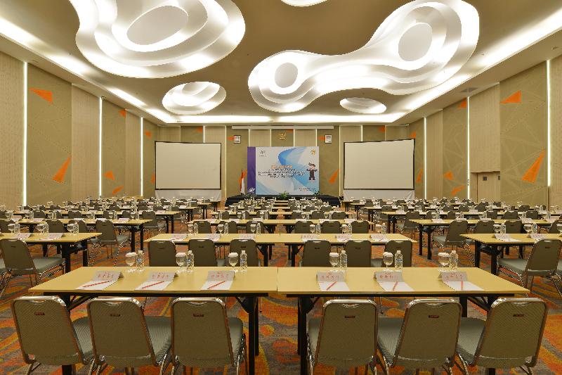 HARRIS Hotel And Convention Ciumbuleuit Bandung - Toplantı