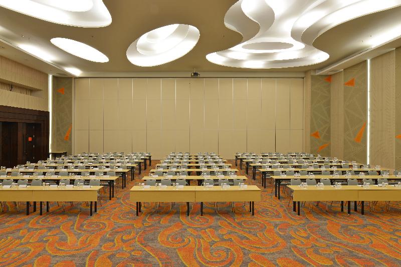 HARRIS Hotel And Convention Ciumbuleuit Bandung - Toplantı