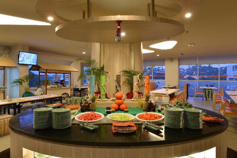 HARRIS Hotel And Convention Ciumbuleuit Bandung - Restoran