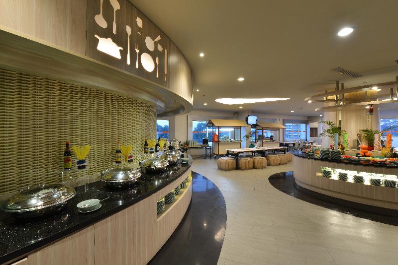 HARRIS Hotel And Convention Ciumbuleuit Bandung - Restoran