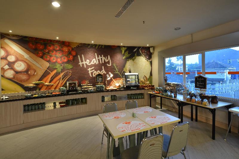 HARRIS Hotel And Convention Ciumbuleuit Bandung - Restoran