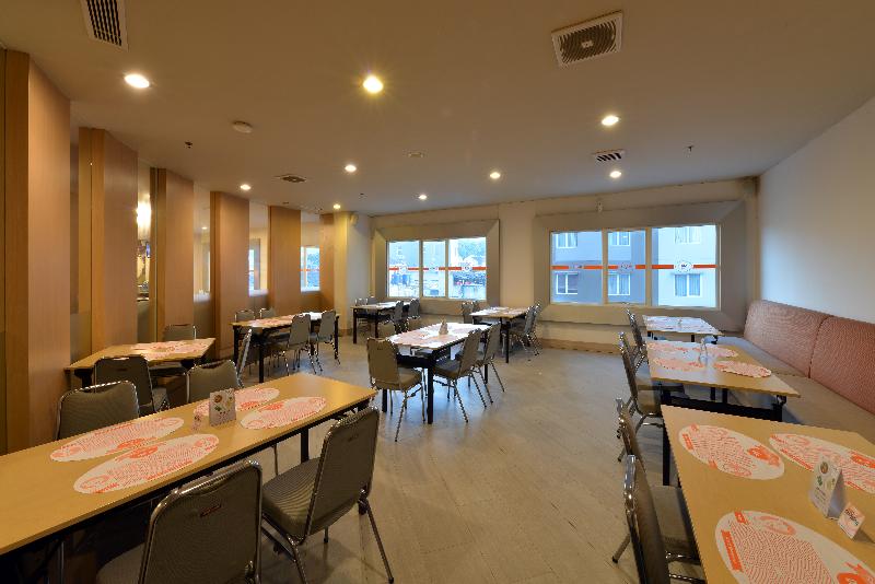 HARRIS Hotel And Convention Ciumbuleuit Bandung - Restoran