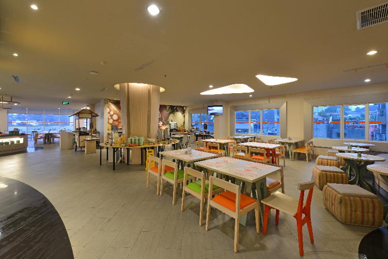 HARRIS Hotel And Convention Ciumbuleuit Bandung - Restoran