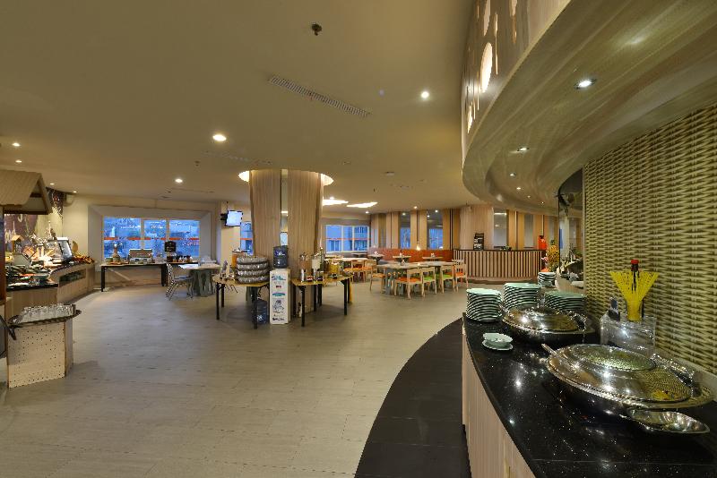 HARRIS Hotel And Convention Ciumbuleuit Bandung - Restoran