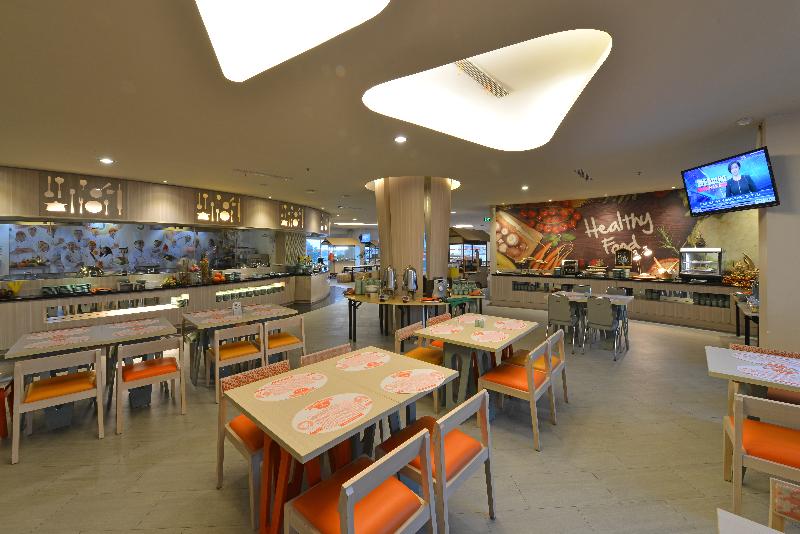 HARRIS Hotel And Convention Ciumbuleuit Bandung - Restoran