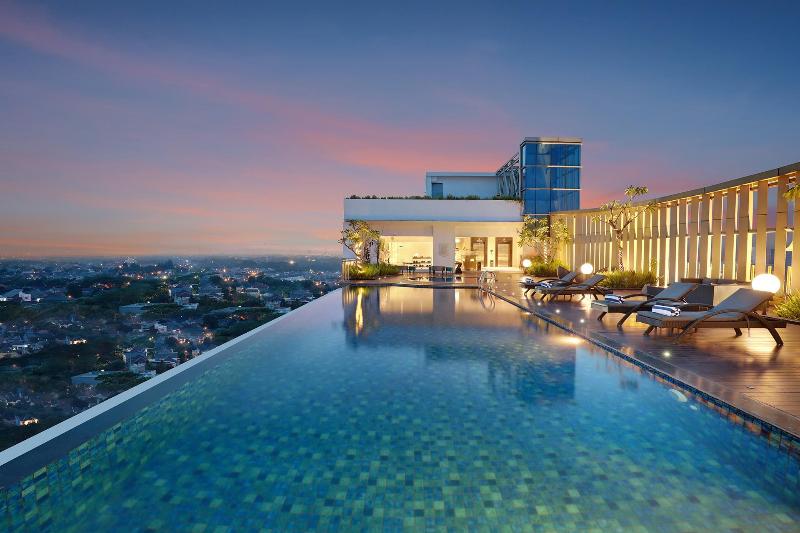 Ciputra Cibubur managed by Swiss-Belhotel - Havuz