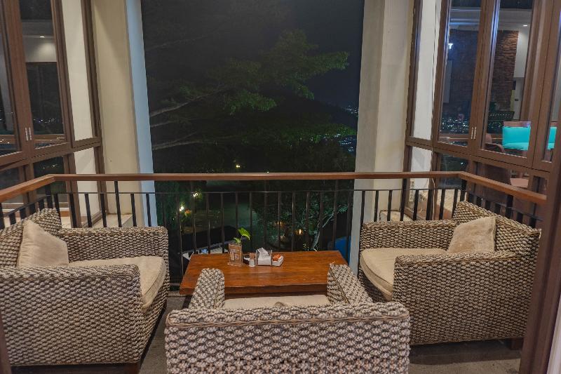 Jambuluwuk Convention Hall Resort Batu - Bar