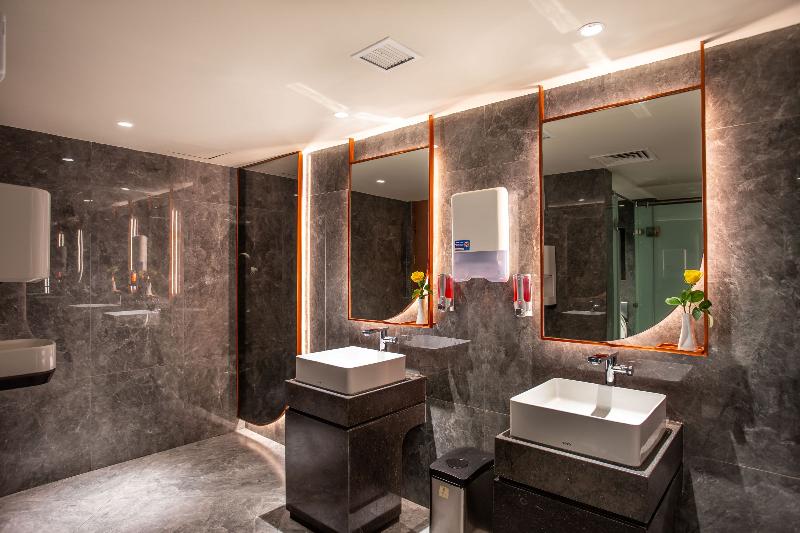 HARRIS Hotel & Conventions Gubeng Surabaya - Lobi