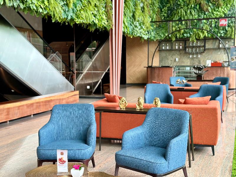 HARRIS Hotel & Conventions Gubeng Surabaya - Lobi