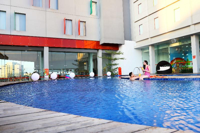 HARRIS Hotel & Conventions Gubeng Surabaya - Havuz