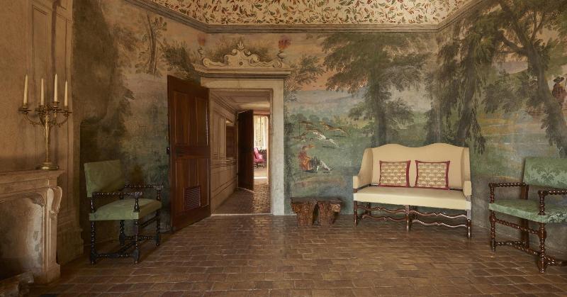 Chateau De Bagnols - Lobi