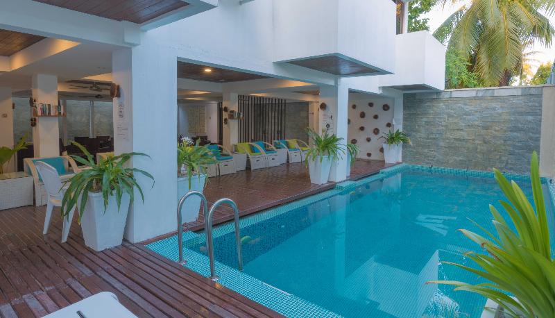 Beachwood Hotel and Spa at Maafushi - Havuz