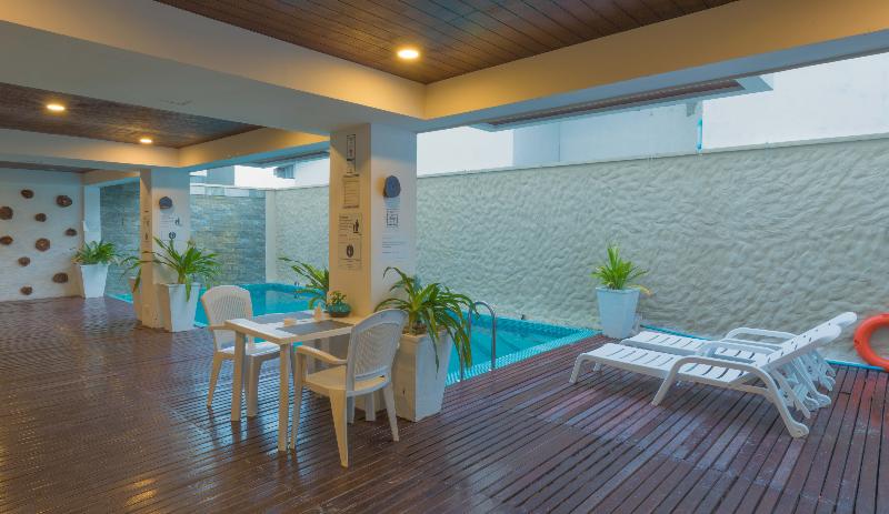 Beachwood Hotel and Spa at Maafushi - Havuz