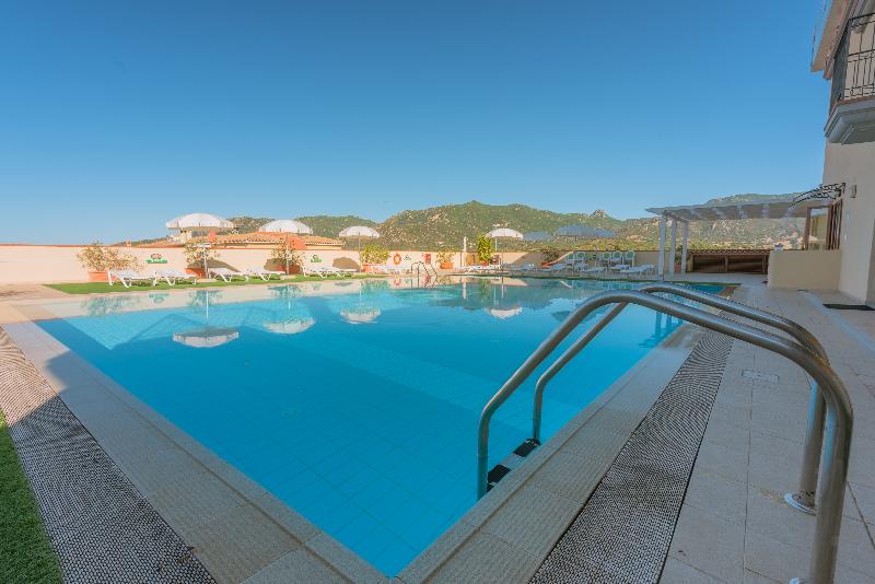 Residence Le Fontane - Havuz