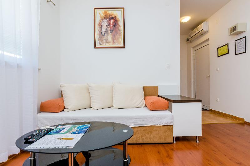 Apartments Aura - Oda