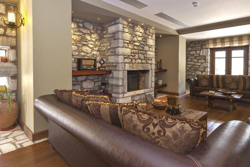Itilo Traditional Hotel - Lobi