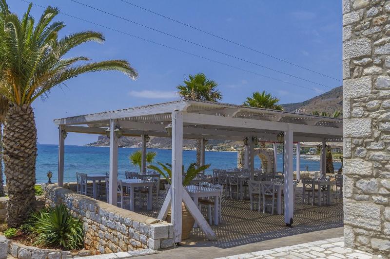 Itilo Traditional Hotel - Restoran