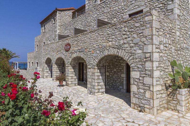 Itilo Traditional Hotel - Teras