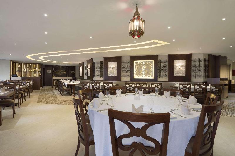 Ramada Hotel Abu Dhabi Corniche - Restoran