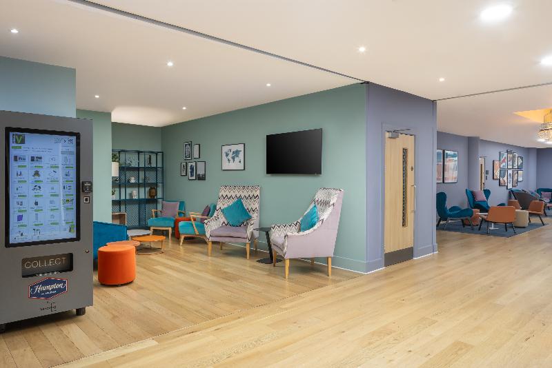Hampton By Hilton Gatwick North - Genel