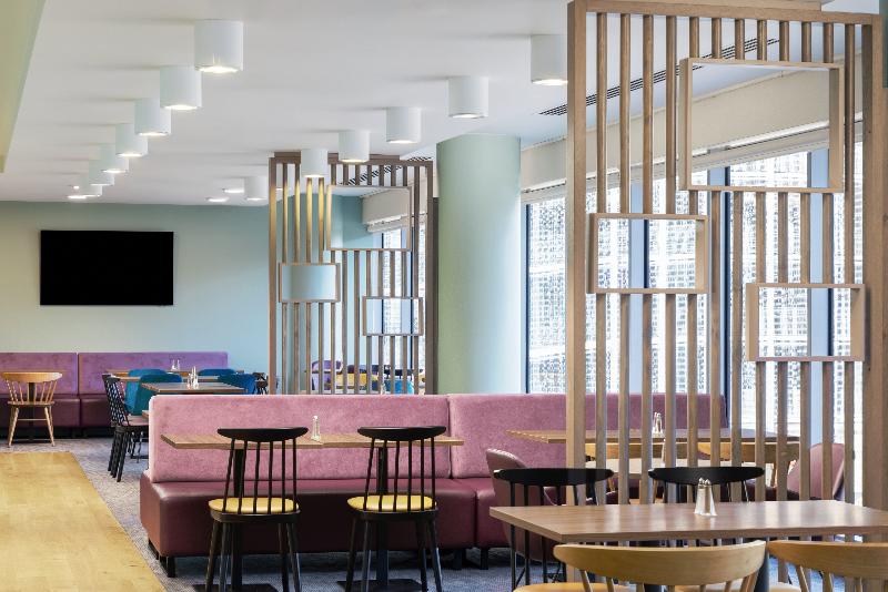 Hampton By Hilton Gatwick North - Genel