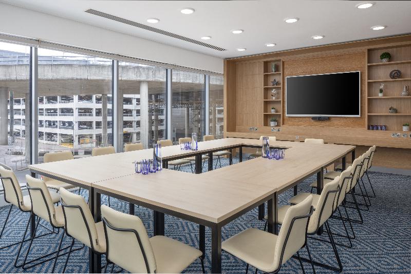 Hampton By Hilton Gatwick North - Genel