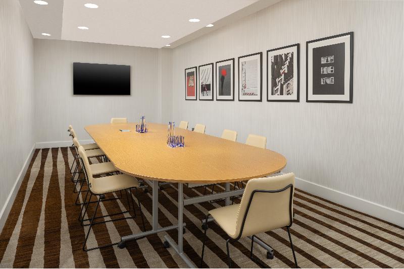 Hampton By Hilton Gatwick North - Genel
