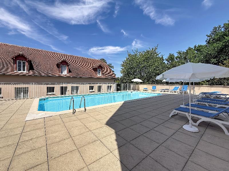 Appart Hotel La Roche Posay - Terres de France - Havuz