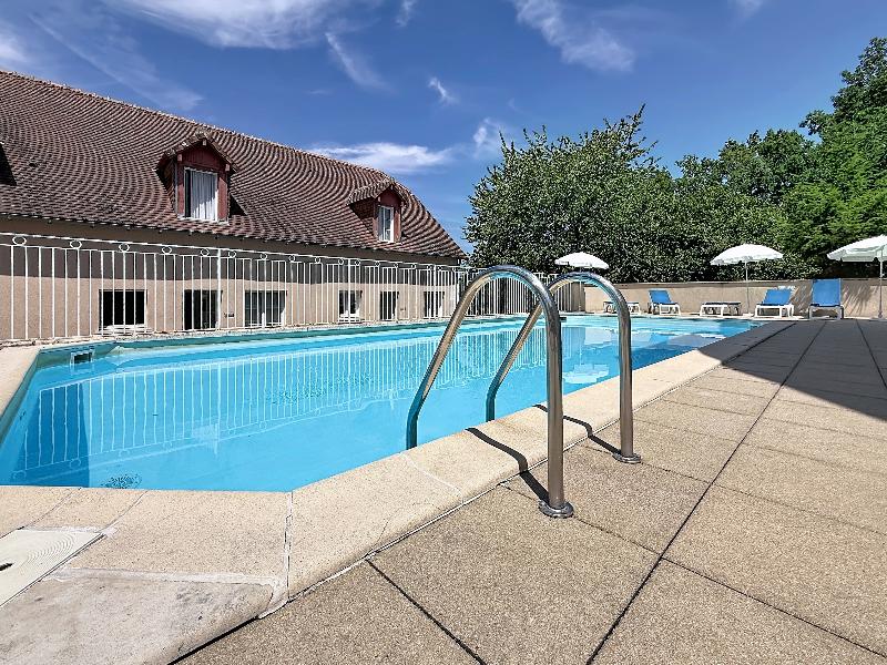 Appart Hotel La Roche Posay - Terres de France - Havuz