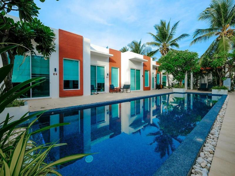 The Beach Village Resort - Havuz