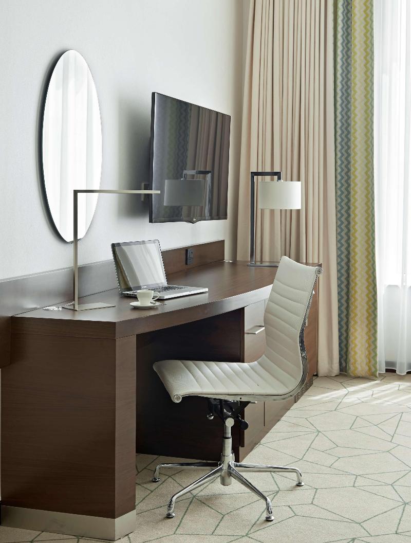 Hyatt Place Dubai Baniyas Square - Oda