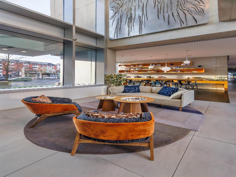 art'otel cologne powered by Radisson Hotels - Lobi