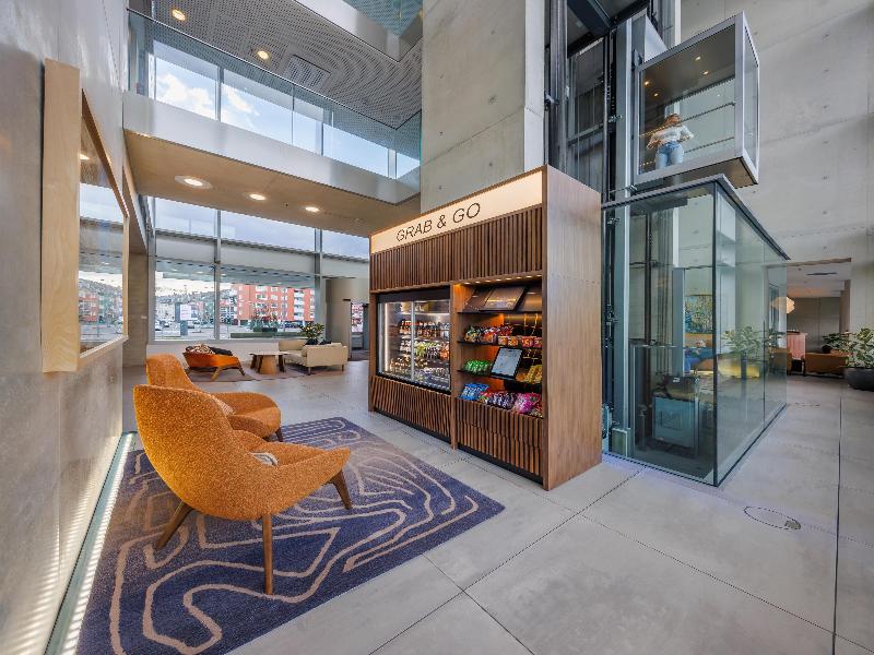 art'otel cologne powered by Radisson Hotels - Lobi