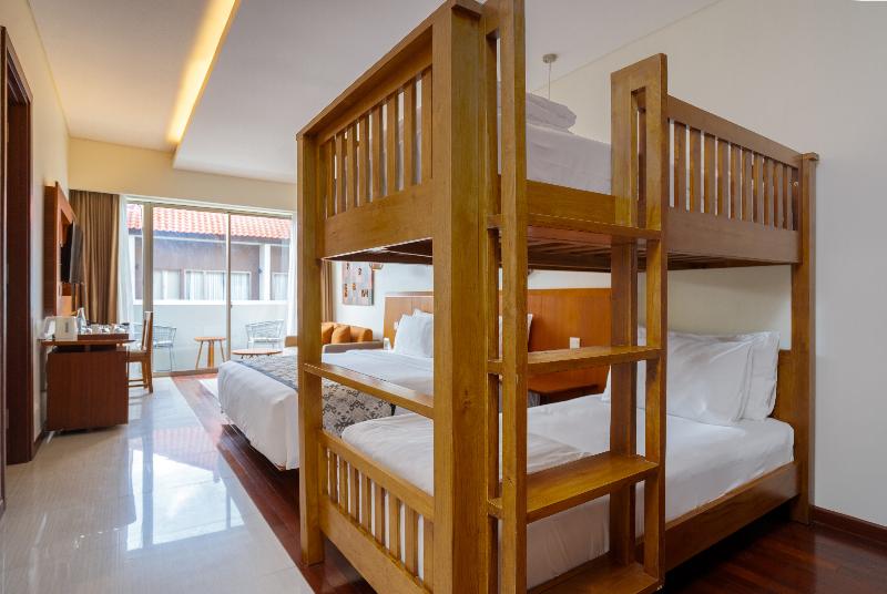 MERUSAKA Nusa Dua - Oda